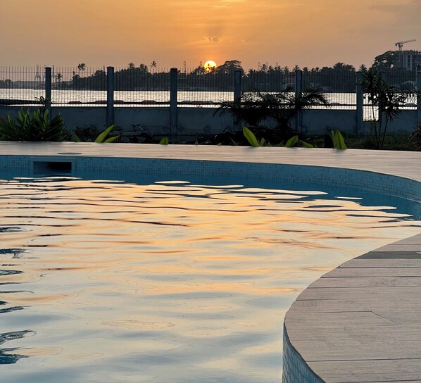 Outdoor pool - Le Palais d'Akwa (Abidjan)