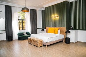Coffres-forts dans les chambres, décoration personnalisée, bureau