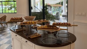 Free daily continental breakfast - Le Palais d'Akwa (Abidjan)