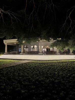 Exterior - Le Palais d'Akwa (Abidjan)