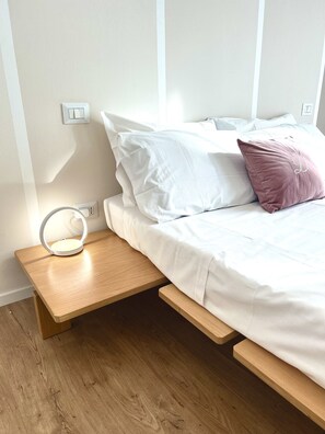1 bedroom, WiFi, bed sheets - 1 Double Room with Private Bathroom in the Feria Neighborhood, Near Downtown (Verona)
