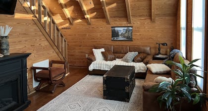 Fisherman's Paradise & Family Fun Cabin Just Minutes to PickwickLake & StatePark
