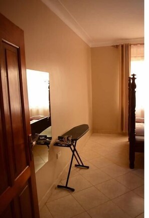 1 bedroom, WiFi - Karibu home easily accessible and spacious. (Kampala)