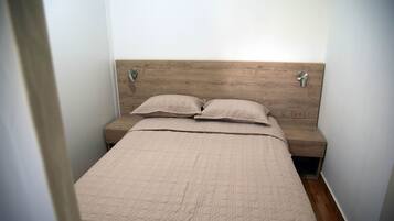 2 habitaciones, tabla de planchar con plancha y wifi gratis