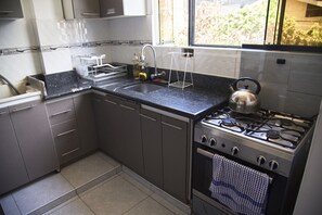 Frigorífico, microondas, horno y tostadora