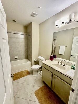 Hair dryer, towels, soap, shampoo - Luxury Waterfront home in Gated Community- Pool, Tennis & Near Beach, Dining (Bonita Springs)