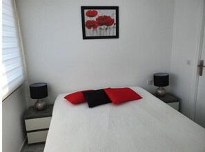 1 bedroom, iron/ironing board, free WiFi, bed sheets - Agréable T2 Climatisé, Accès Piscine Privée, 6eme Avec Ascenseur, vue mer à 50 m (Cagnes-sur-Mer)
