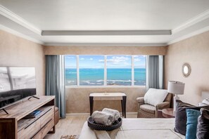 Penthouse | 6 sovrum, minibar, arbetsyta för laptop och strykjärn/strykbräda