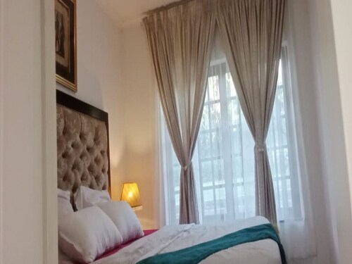 Converge Exquisite Lodge Parkmore Sandton.