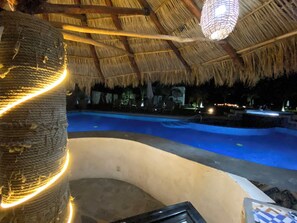 住宿正面 - 傍晚/夜晚