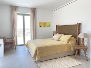 4 bedrooms, travel cot, WiFi, bed sheets