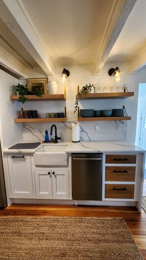 Mikrowelle, Ofen, Herdplatte, Geschirrspüler