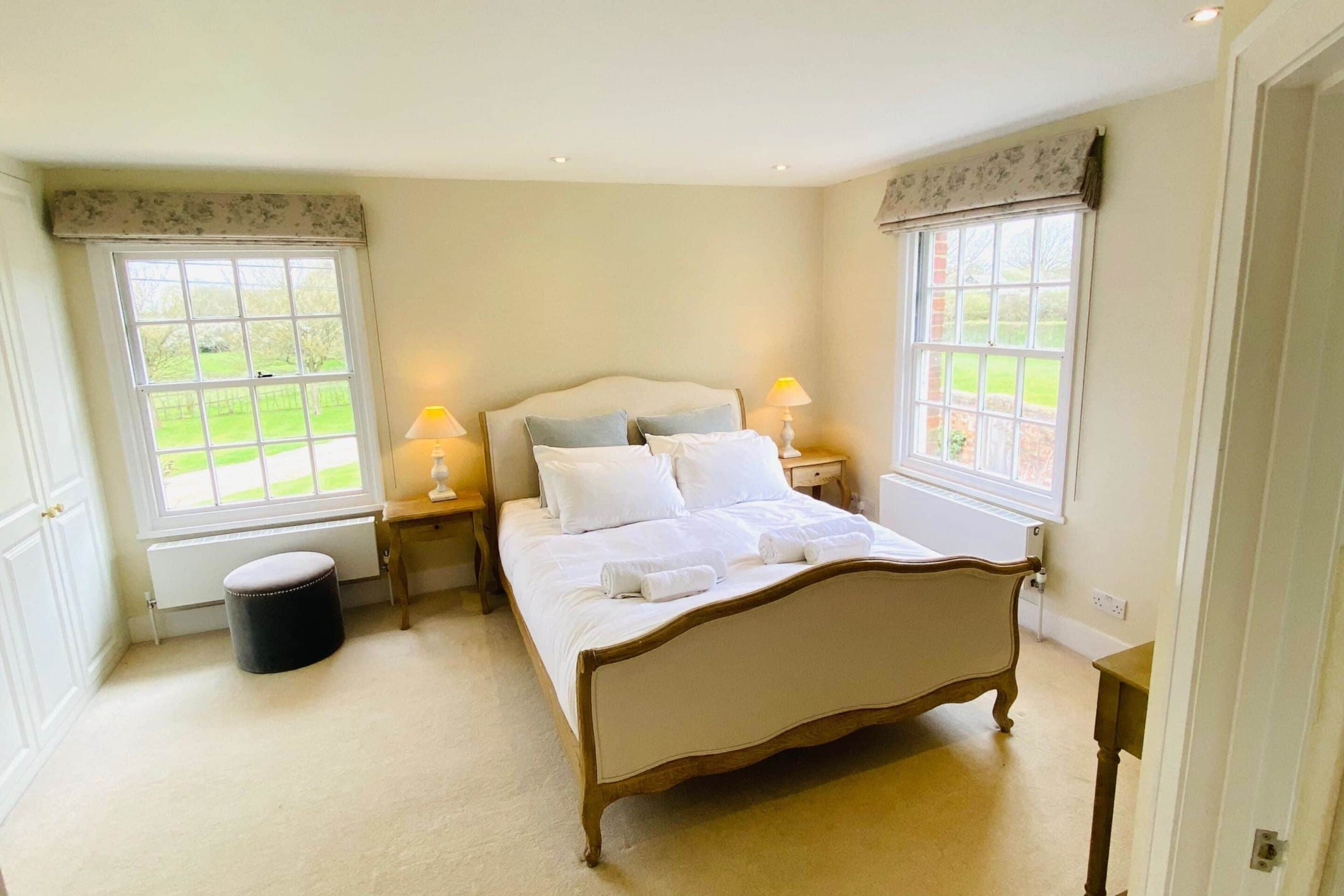 Basic House | 6 bedrooms, iron/ironing board, bed sheets