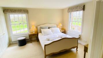 Basic House | 6 bedrooms, iron/ironing board, bed sheets