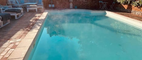 Basic House | Pool