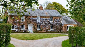 Basic House | Exterior