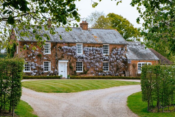 Basic House | Exterior