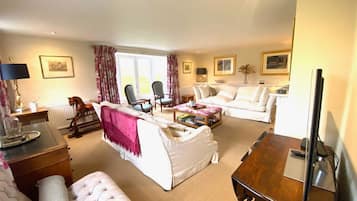 Basic House | Interior