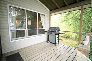 Terrace/patio - "Shore Thing" Sunset Views (Seven Sisters Falls)