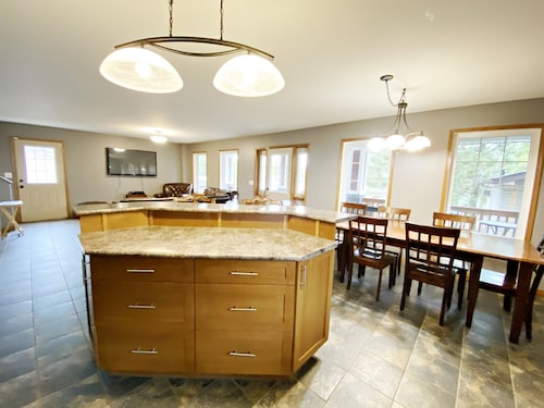 Lakeview Luxury at "The Lookout"