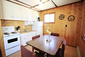 Fridge, microwave, oven, stovetop - Sun, Sand, Visit "Sugar Shores" (Seven Sister Falls)