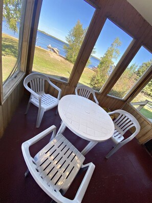Dining - "Lakeside Landing" Escape to paradise (Seven Sister Falls)