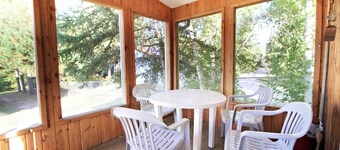 "Off the hook" Lakeside - Boat Rentals on site!