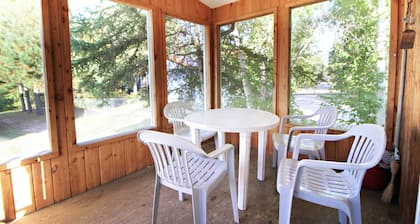"Off the hook" Lakeside - Boat Rentals on site!