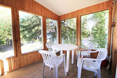 "Off the hook" Lakeside - Boat Rentals on site!