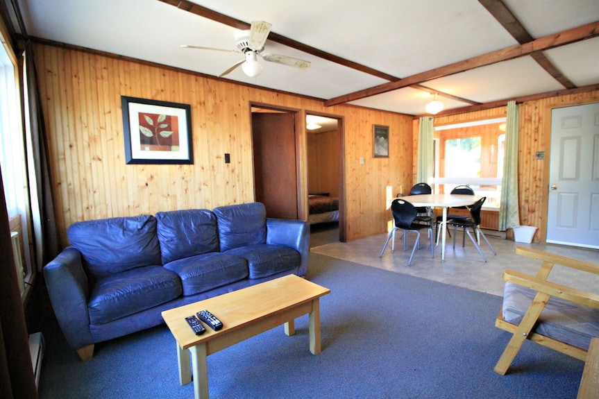 "Family Tides" Enjoy Our Sandy Beach! - Manitoba