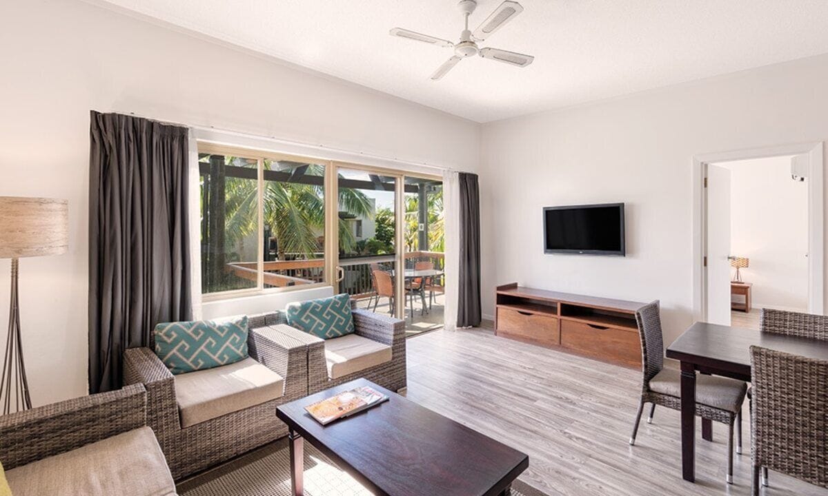 Smart TV, fireplace, DVD player, stereo