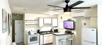 B Casa Azul Minutes from Beach & Mall