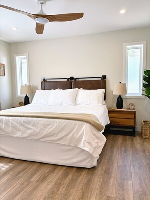 5 bedrooms, iron/ironing board, WiFi, bed sheets - Oliver Oasis, Cab Franc: swim spa and 5 bdrm in the heart of wine country! (Osoyoos)