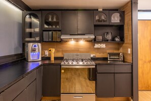 Fridge, microwave, oven, stovetop - Polanco Stay, Terrace, Workspace & Prime Location (Ciudad de México)