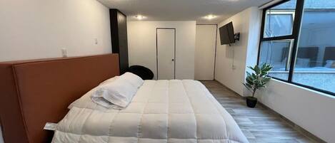 5 slaapkamers, een strijkplank/strijkijzer, reisbedje, gratis wifi