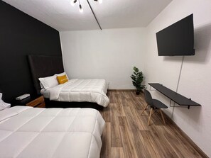 4 slaapkamers, een strijkplank/strijkijzer, reisbedje, gratis wifi