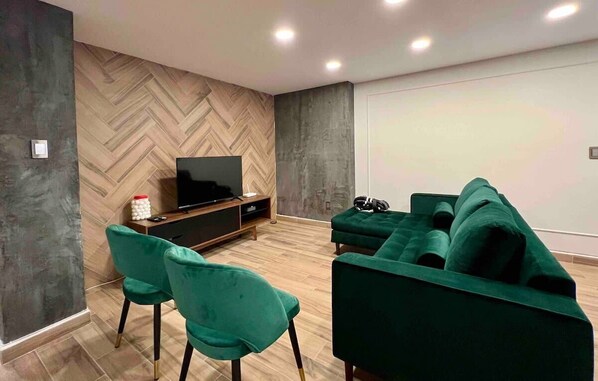 Smart TV, ping pong, books, offices