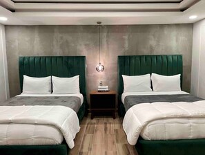9 habitaciones, tabla de planchar con plancha y cuna de viaje 