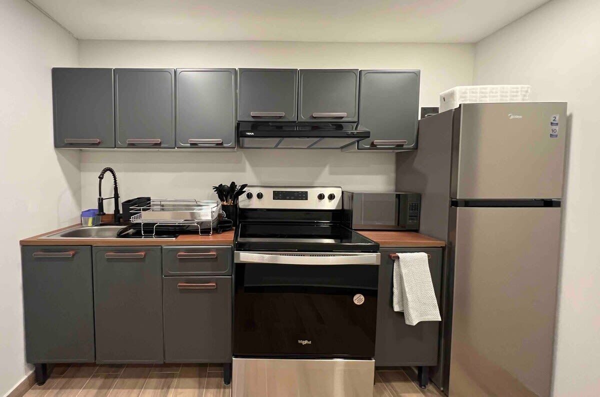 冰箱、微波炉、烤箱、炉灶