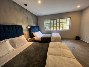 7 habitaciones, tabla de planchar con plancha y cuna de viaje 