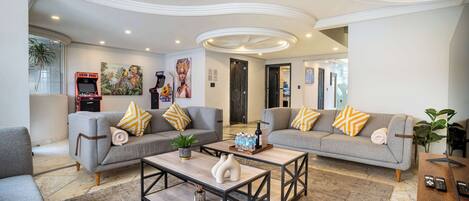 المنشأة من الداخل