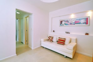 Basic Apartment | Living area | TV - Quarto & Sala a 150m da Praia U052 (Rio de Janeiro)