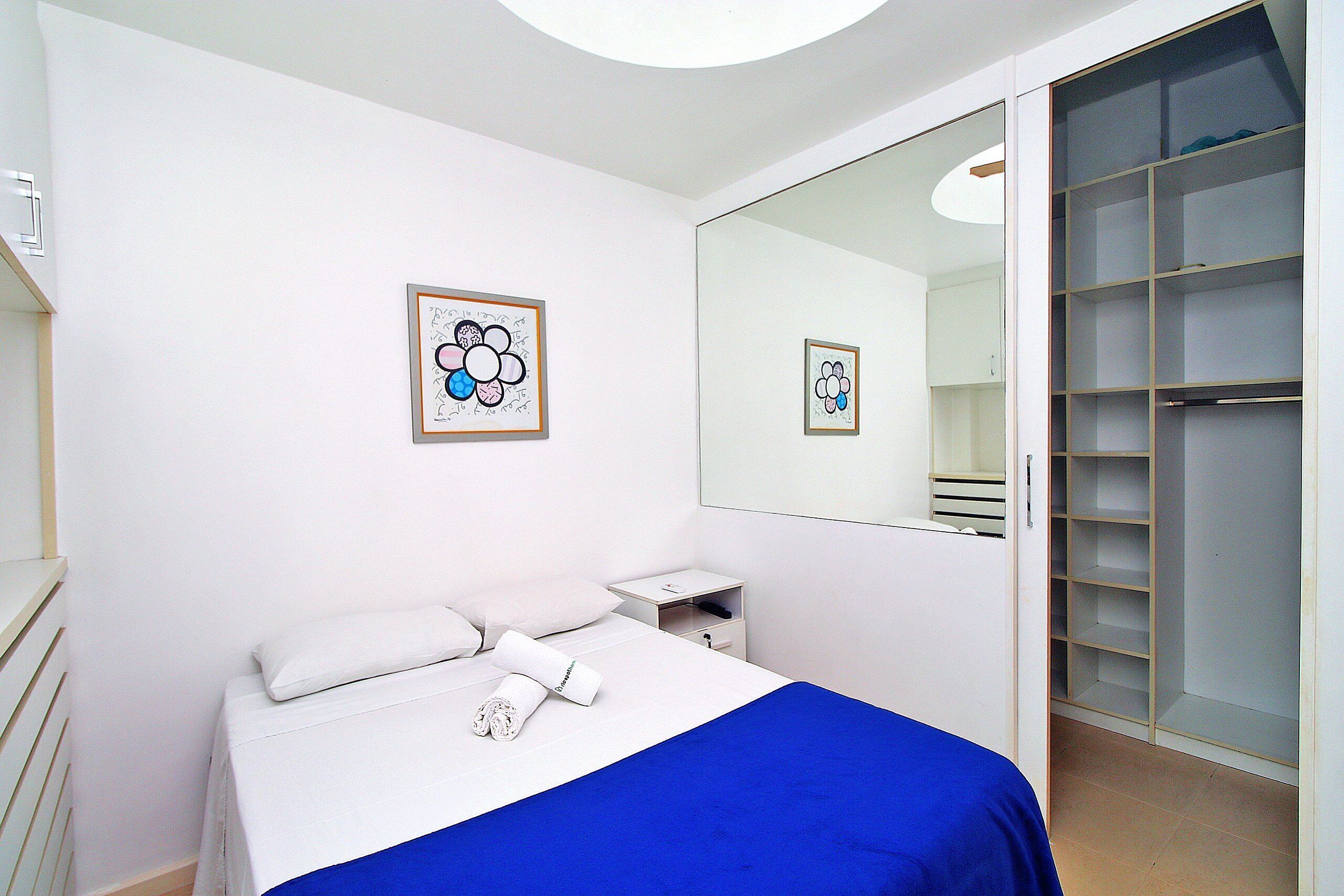 Apartamento básico | 1 dormitorio, escritorio, cortinas opacas