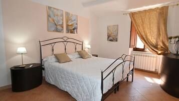 3 Schlafzimmer, BĂŒgeleisen/BĂŒgelbrett, WLAN, BettwĂ€sche