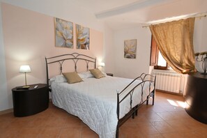 3 bedrooms, iron/ironing board, WiFi, bed sheets - Marconi House (Acquapendente)