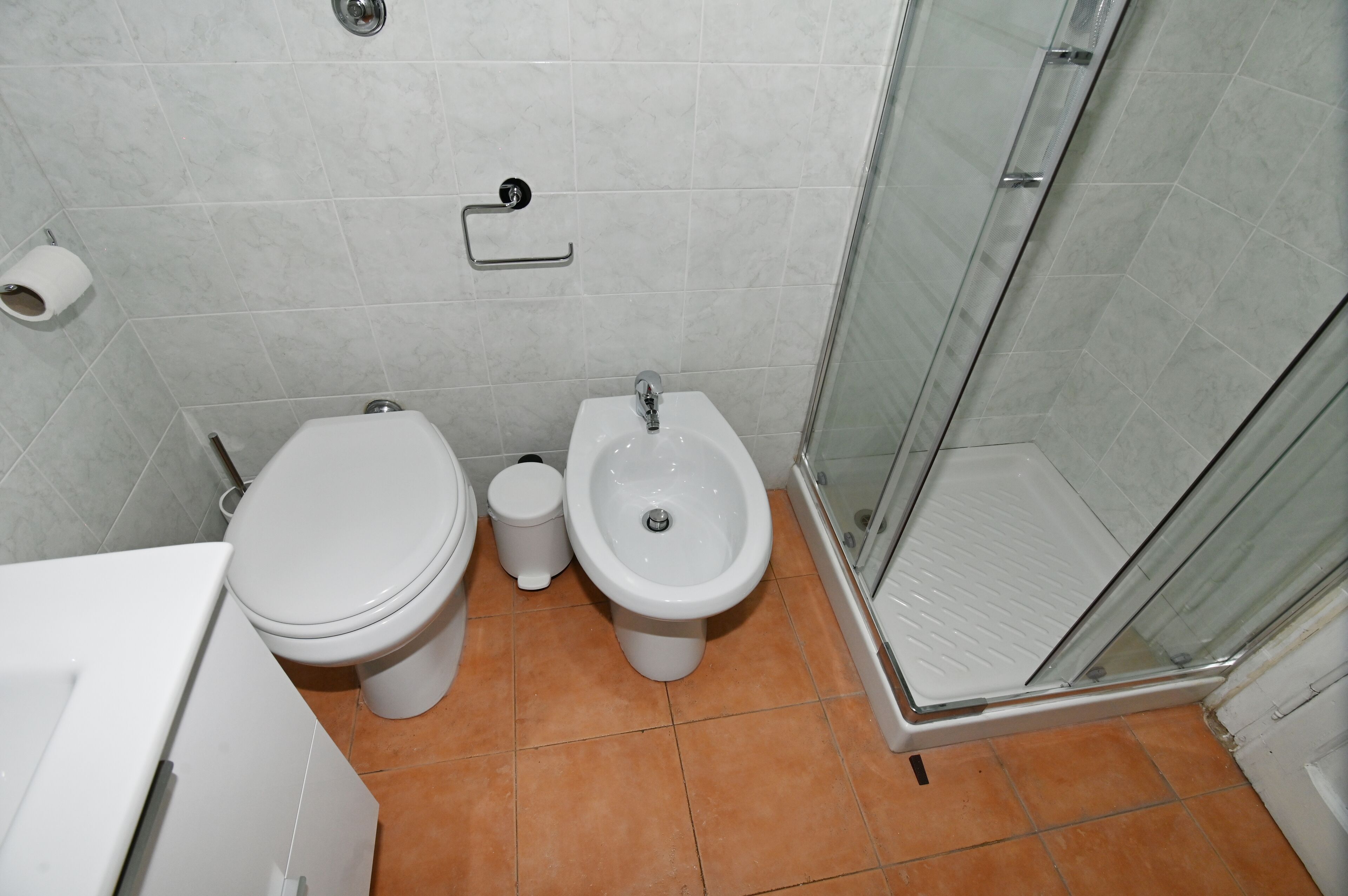 Dusche, Haartrockner, Bidet, Handtücher