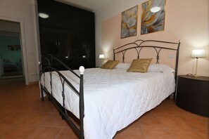 3 Schlafzimmer, Bügeleisen/Bügelbrett, WLAN, Bettwäsche