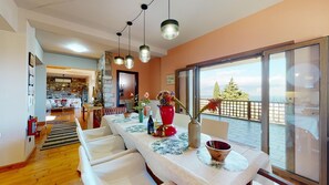 3 habitaciones, escritorio y acceso a internet 