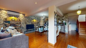 Vila, akses difabel | 2 kamar tidur dan meja kerja