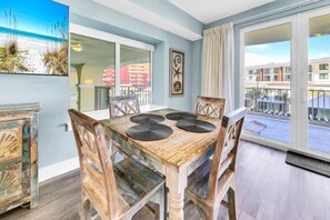 Apartment, 1 King-Bett und Schlafsofa (Calypso 3-208) | Speisen